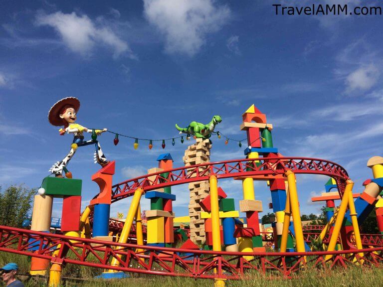 Slinky Dog track at Hollywood Studios with Jessie and Rex the dinosaur holding christmas lights above the track